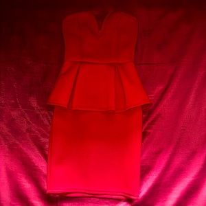 Size Xs. Classy pencil dress with a skirt fringe.